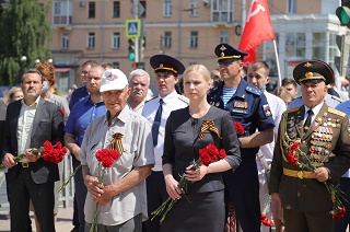 В Рязанской области в День памяти и скорби состоялось возложение цветов к Монументу Победы