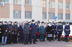Николай Любимов принял участие в церемонии возложения цветов к памятнику воинам-рязанцам