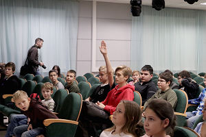 В КВАНТОРИУМЕ «ДРУЖБА» ПРОШЕЛ ОТКРЫТЫЙ УРОК О КНИГЕ «МОЛОДАЯ ГВАРДИЯ»