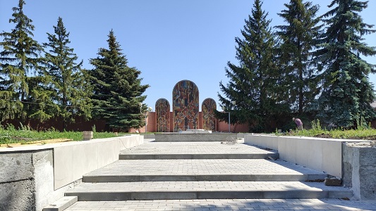 В Скопине продолжается ремонт мемориала «Вечный огонь»