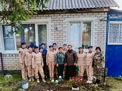 В Кадомском районе на доме погибшего на СВО Андрея Агапова открыли памятную табличку