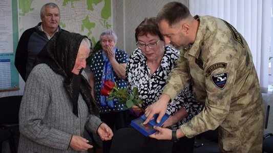 Медаль участника Великой Отечественной войны вернули родным из Тумы спустя более 80 лет