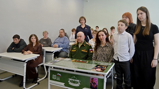 В касимовской школе № 4 установили парту Героя участника СВО, гвардии майора Павла Сарана