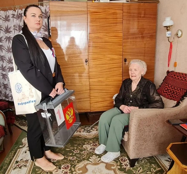 Ветеран Великой Отечественной войны Галина Соболева проголосовала на дому