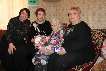 В Рязани поздравили участницу Великой Отечественной войны с 102 летием